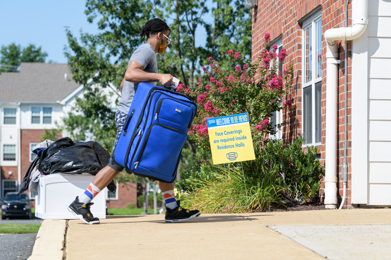 RLH-Move_In-EK-082620 UD's first day of a new, multi-day staggered move-in designed to accommodate the social distancing and health considerations required to safely bring students back to school amidst the COVID-19 pandemic. Only about 1,300 students will be returning to living in on-campus housing and their move-in has been spread across 5 days.
Pictured: Students moving into The Courtyard Apartments