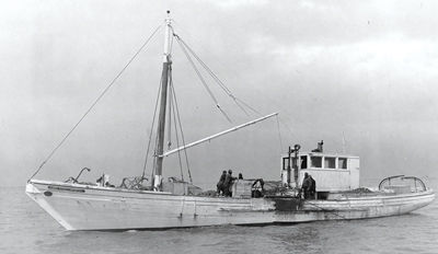 Oyster boat called Annie Shillingsburg on the Delaware Bay 1950s