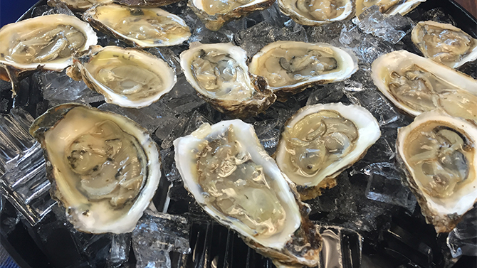 Delaware Sea Grant partnered with University of Delaware's Center for Experimental & Applied Economics to engage industry and policy stakeholders in Delaware to discuss recent research on consumer preferences for oysters.