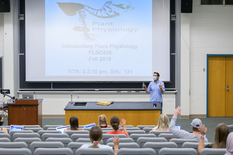 CANR-PLSC_410-Intro_Plant_Physiology-090120 First day of classes for the Fall 2020 semester: Harsh Bais, Associate Professor of Plant and Soil Sciences, kicks off his Fall Semester 2020 class "PLSC 410: Introduction to Plant Physiology" as an in-person class comprised of a lecture session (pictured) and lab sessions.