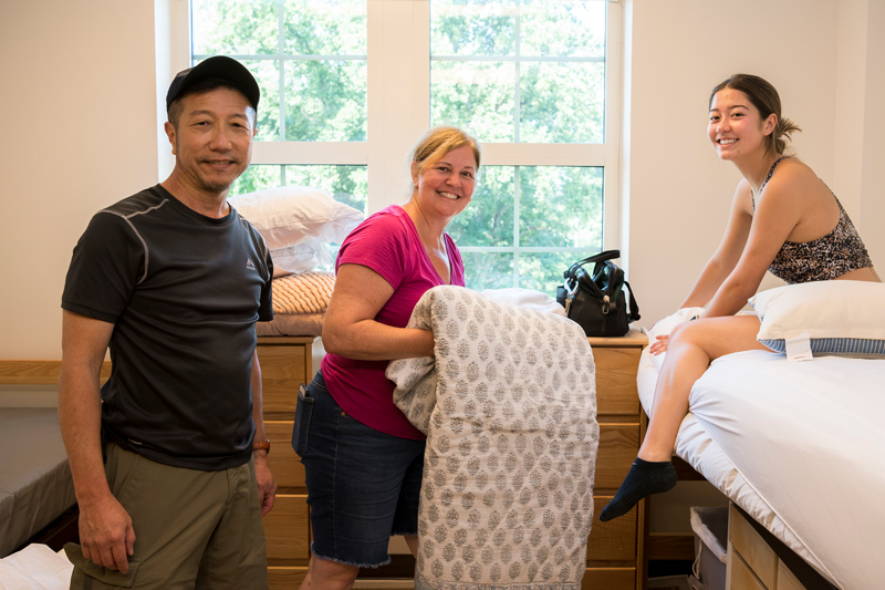 1743 Welcome Days - Move-In - 08.26.21 1743 Welcome Days move-in for freshman at Reeding and Gilbert Halls as well as the Harrington Quad. Michael Chajes, Dean of the Honors College was on hand to walk around and introduce himself to the students. (Pictured setting up her room are parents Don & Becky Baag with their freshman daughter Caroline - a Business & Economics major)