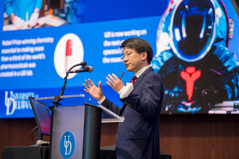  Kelvin H. Lee, UD’s Gore Professor of Chemical and Biomolecular Engineering and director of the National Institute for Innovation in Manufacturing Biopharmaceuticals (NIIMBL), discusses UD’s research and innovation profile.