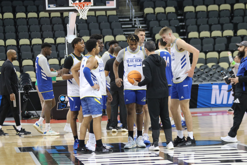 University of Delaware men’s basketball coach Martin Ingelsby speaks to his team during its practice on Thursday, March 17, at the PPG Paints Arena in Pittsburgh. The Blue Hens will play Villanova in the first round of the NCAA Tournament on Friday, March 18.