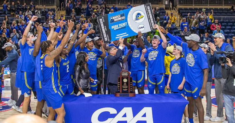 Men's basketball team celebrates