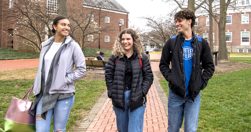 Students on UD campus