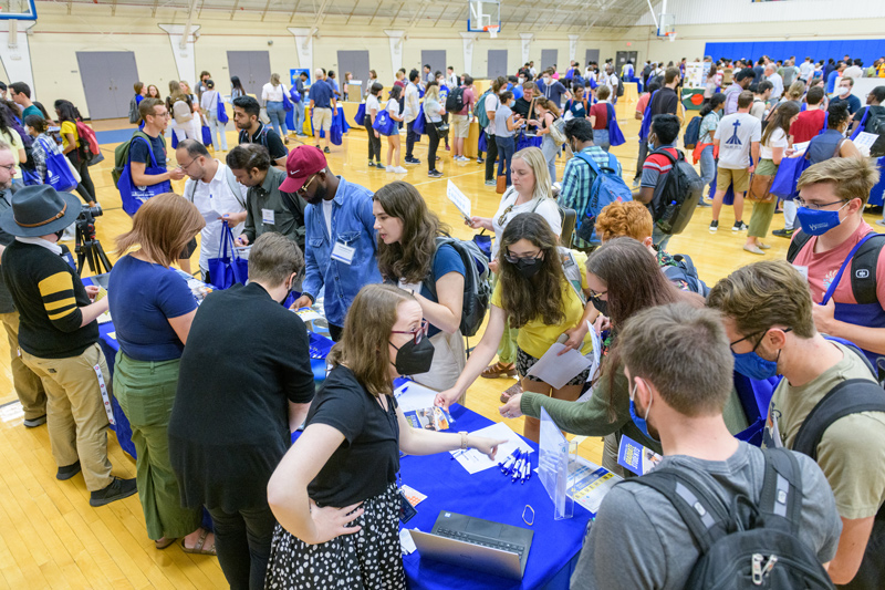New Graduate Student Orientation participants learn about a variety of UD services at a resource fair.