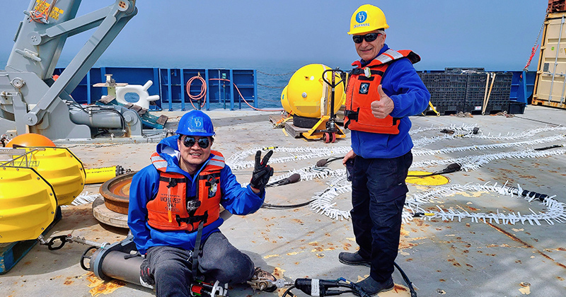 Assistant Professor Lin Wan (left) and Professor Mohsen Badiey (right) with the Department of Electrical and Computer Engineering deploy the acoustic vertical line arrays during a multi-institutional sea-going experiment off the coast of New England in summer 2022.