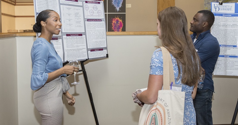 CEHD-Steele_Symposium-ME-042922 A CEHD student shares research with others at the 2022 Steele Symposium.