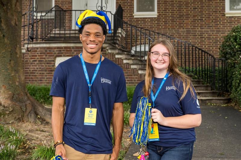 Resident assistants Tyran Rice (left) and Amy Deo welcome new students to campus.