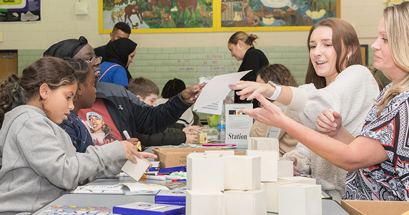 UD’s Center for Economic Education and Entrepreneurship partnered with West Park Elementary School in Newark to hold a personal finance family education night for their students and parents.