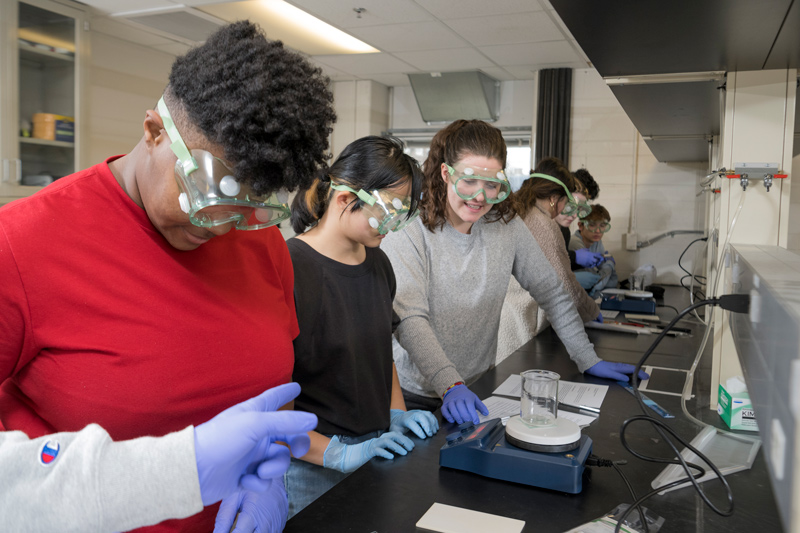 Students create laminated glass during one of several labs throughout the semester.