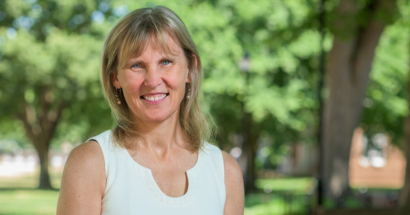 Provost-Carlson_Laura-Portraits-061022 Laura Carlson outside photo