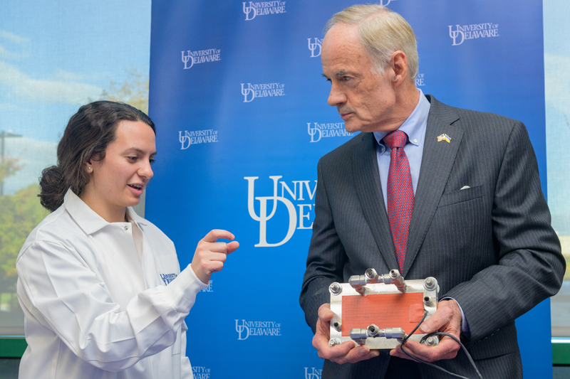 UD doctoral student Alexandra Oliveira shares her research with U.S. Senator Tom Carper in UD’s Center for Clean Hydrogen. UD doctoral student Alexandra Oliveira shares her research with U.S. Senator Tom Carper in UD’s Center for Clean Hydrogen.