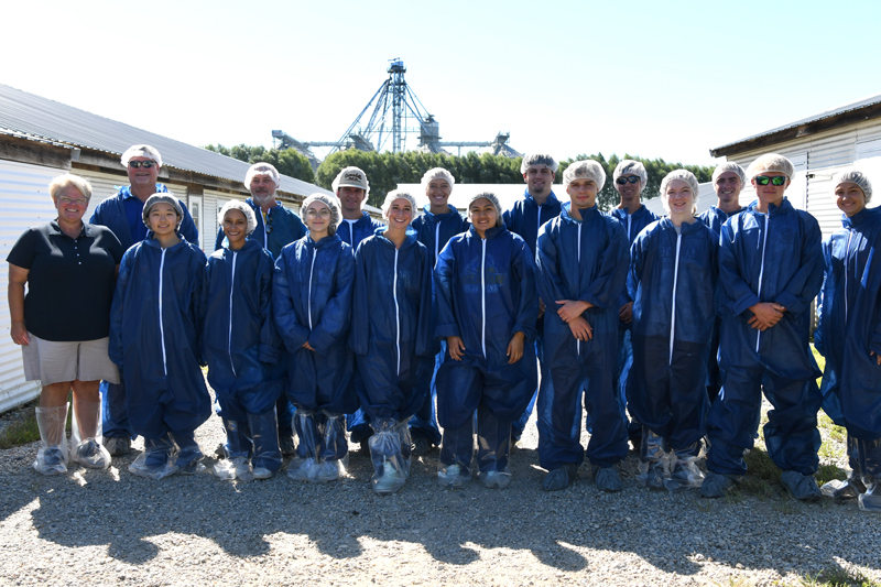 Georgie Cartanza (left) welcomes agriculture students to her farm in fall 2022. Georgie Cartanza (left) welcomes agriculture students to her farm in fall 2022.