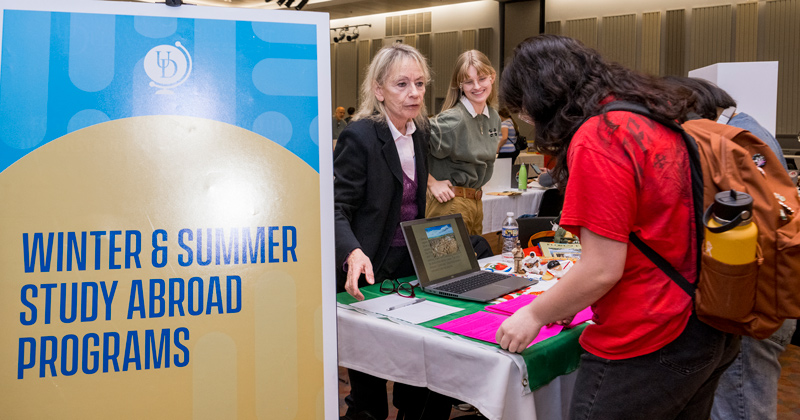 Faculty director Riccarda Saggese answered student questions about her Italian program in Siena, Italy at the bi-annual Study abroad Fair. This fall’s fair will feature programs that are available for winter, spring and summer 2023. 