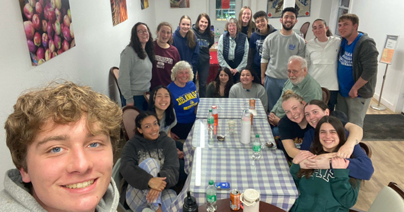 Alumni Mary Berger, Julie Irick, and David and Katherine Cockey treated students to a dinner featuring several Maine specialties. Alumni Mary Berger, Julie Irick, and David and Katherine Cockey treated students to a dinner featuring several Maine specialties.