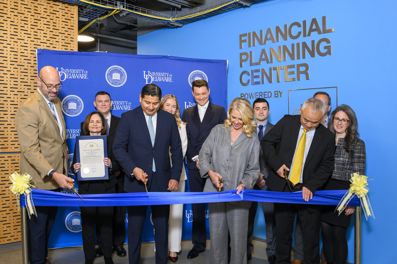 Rich Jakotowicz, John Barriga, Liz Ann Sonders, and Oliver Yao participate in the ribbon-cutting ceremony for the new Financial Planning Center.