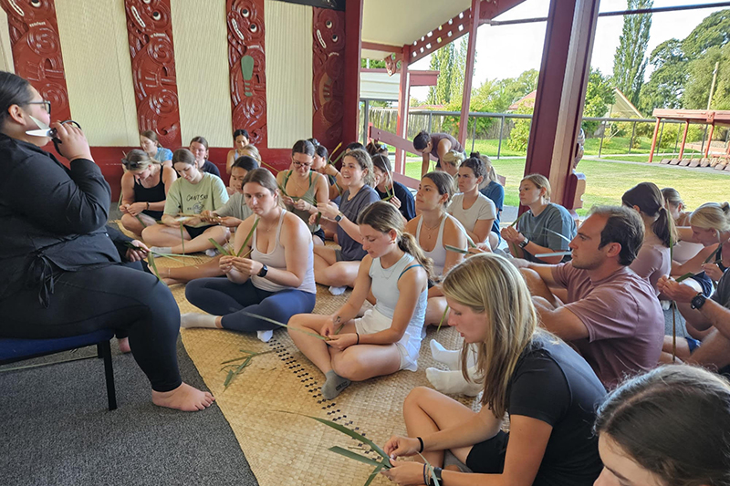 UD students learn how to weave with flax, a plant native to New Zealand widely used by the Māori people to make baskets and traditional clothing. UD students learn how to weave with flax, a plant native to New Zealand widely used by the Māori people to make baskets and traditional clothing.