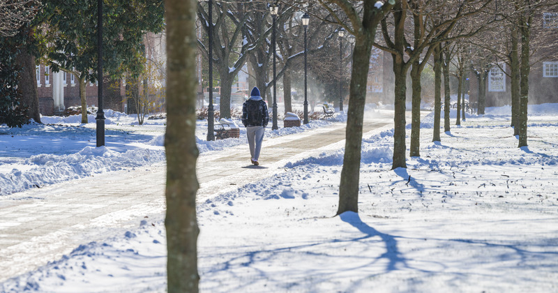 University of Delaware Green, first snowfall of 2025
