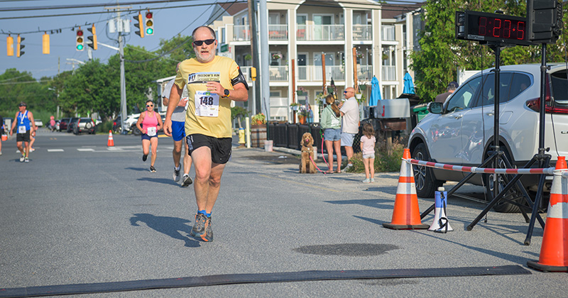 Running in the heat requires extra hydration to avoid muscle cramps and heat stroke.