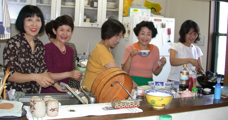 Melby, who initially went to Japan to study the impact of diet on menopausal symptoms, receives a “daizu (soy) party” from her friends, with each cooking a different soy-based dish. In a later study, Melby and her colleagues found that the equivalent of two daily servings of soy can reduce the frequency and severity of hot flashes. Melby, who initially went to Japan to study the impact of diet on menopausal symptoms, receives a “daizu (soy) party” from her friends, with each cooking a different soy-based dish. In a later study, Melby and her colleagues found that the equivalent of two daily servings of soy can reduce the frequency and severity of hot flashes.