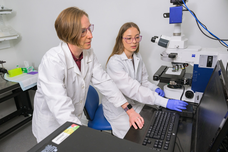 Professor Elise Corbin works on spatial imaging with doctoral student Colleen Simmerly in her lab at UD’s Science, Technology and Advanced Research (STAR) Campus. Professor Elise Corbin works on spatial imaging with doctoral student Colleen Simmerly in her lab at UD’s Science, Technology and Advanced Research (STAR) Campus.