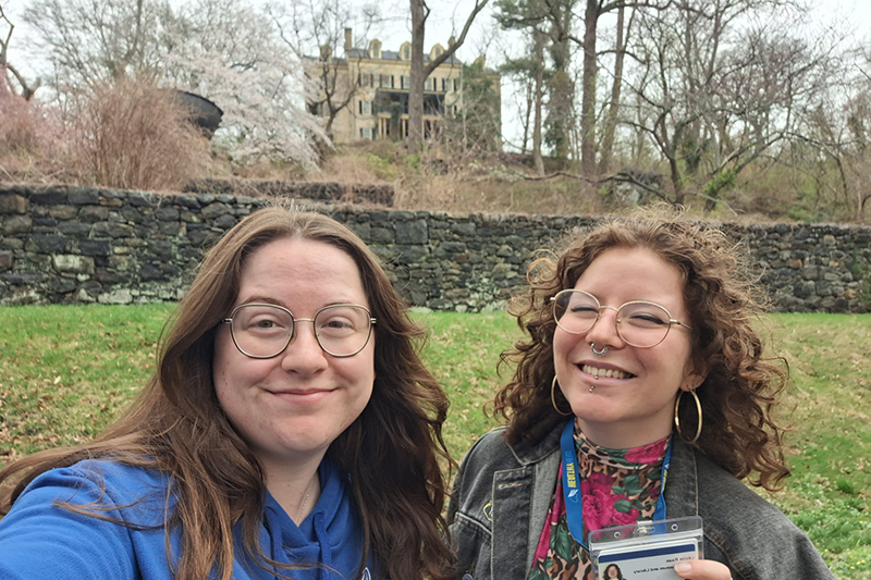 Laurène Tabouillot (left) and Cécile Raas related their own experiences as French students living in the U.S. to Delaware’s French immigrant community in the early 19th century. 