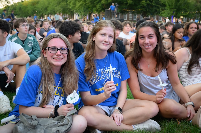 Keira Stealey (center) said participating in UD’s Welcome Days was a great way to meet new people.