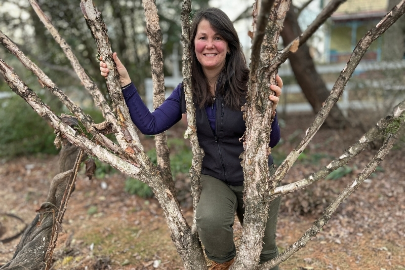 When she’s not gardening for work, UD alumna Carol Long can be found volunteering with the University of Delaware Botanic Gardens or gardening at home. Here she is pictured with a river birch (Betula nigra ‘Little King’) in her expansive home garden. 