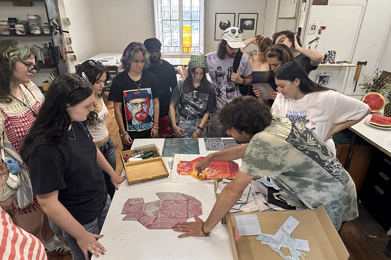 Students met with artist Michael Yaikel the Taller Lauttaro in Santiago. Yaikel’s work is on display in Recitation Hall through March 20. Pictured are students Jamison Curlett, Gabby Desiderio, Madelyn Degnars, Emily Leco, Carly Gaynor, Quincy Sobers, Tristan O'Bannon, Josie DiMatteo, Hannah Morgan, and artist Michael Yaikel.