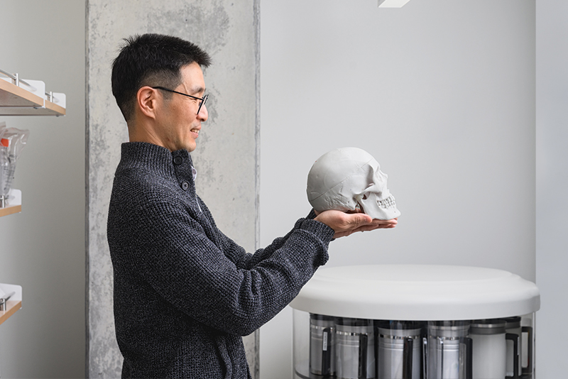 Joohyun (Jason) Lim, a developmental biologist at the University of Delaware, is exploring the genetics of temporomandibular joint (TMJ) disorders with an R01 grant from the National Institutes of Health. Lim is particularly interested in osteoarthritis of the temporomandibular joint (TMJ-OA), a degenerative disease that contributes to jaw problems affecting over 11 million people in the United States annually, including TMJ.