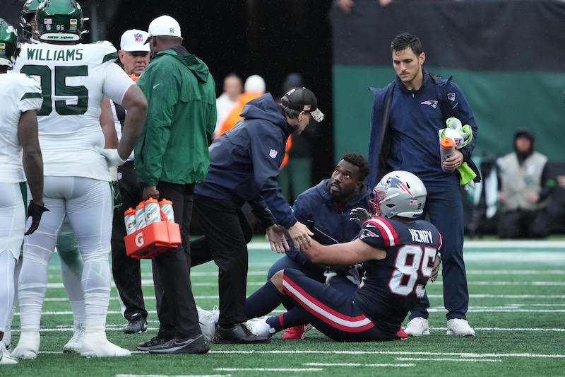 “The culture of collaboration between physical therapy and athletic training at UD helped me feel very comfortable with the interdisciplinary approach of the NFL,” Akinbola said.