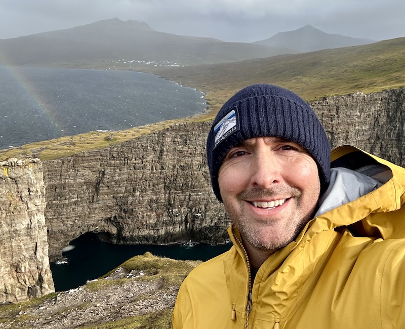 The famous Lake Above the Ocean hike in the Faroe Islands presents an optical illusion — from the right vantage point, a freshwater lake appears to float hundreds of meters above the Atlantic.