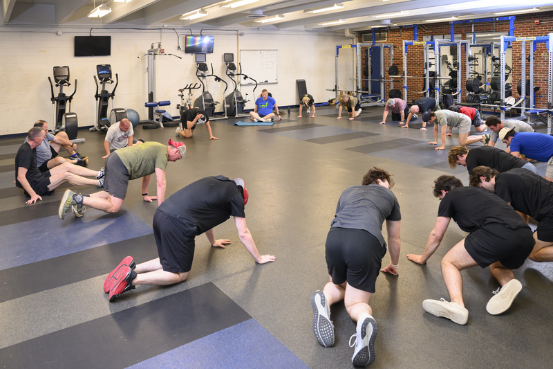 Veterans and College Athletes Together (VCAT) pairs local veterans with members of UD’s men’s ice hockey team for high-intensity workouts twice a week in the gym at the Field House. 