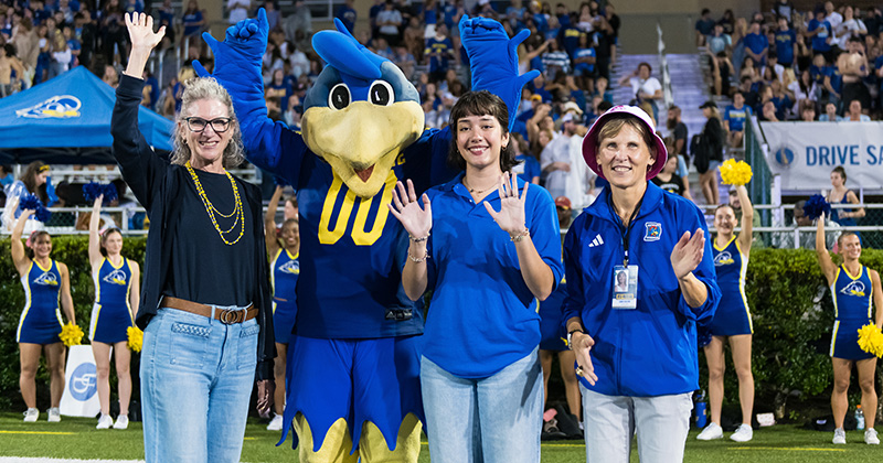 Senior Liliana Rafoth is this year’s T. Muncy Keith Spirit Award recipient. She is pictured with UDAA President Amy Levitz Grundy, Class of 1990 and UD President Laura Carlson at the Oct. 2 football game against Liberty.