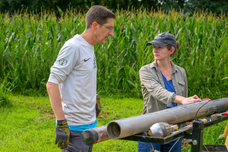 UD’s Alexandra Huddell and USDA-ARS’ Tony Buda label the tubes of soil.