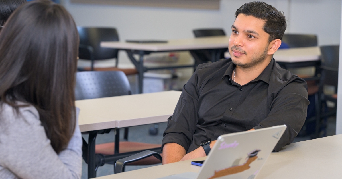 Two statistic students in a computer lab.