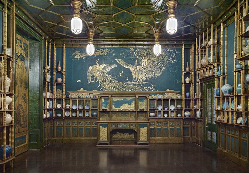 Picture of the Peacock Room at the Freer Gallery of Art with gold peacocks painted on the wall