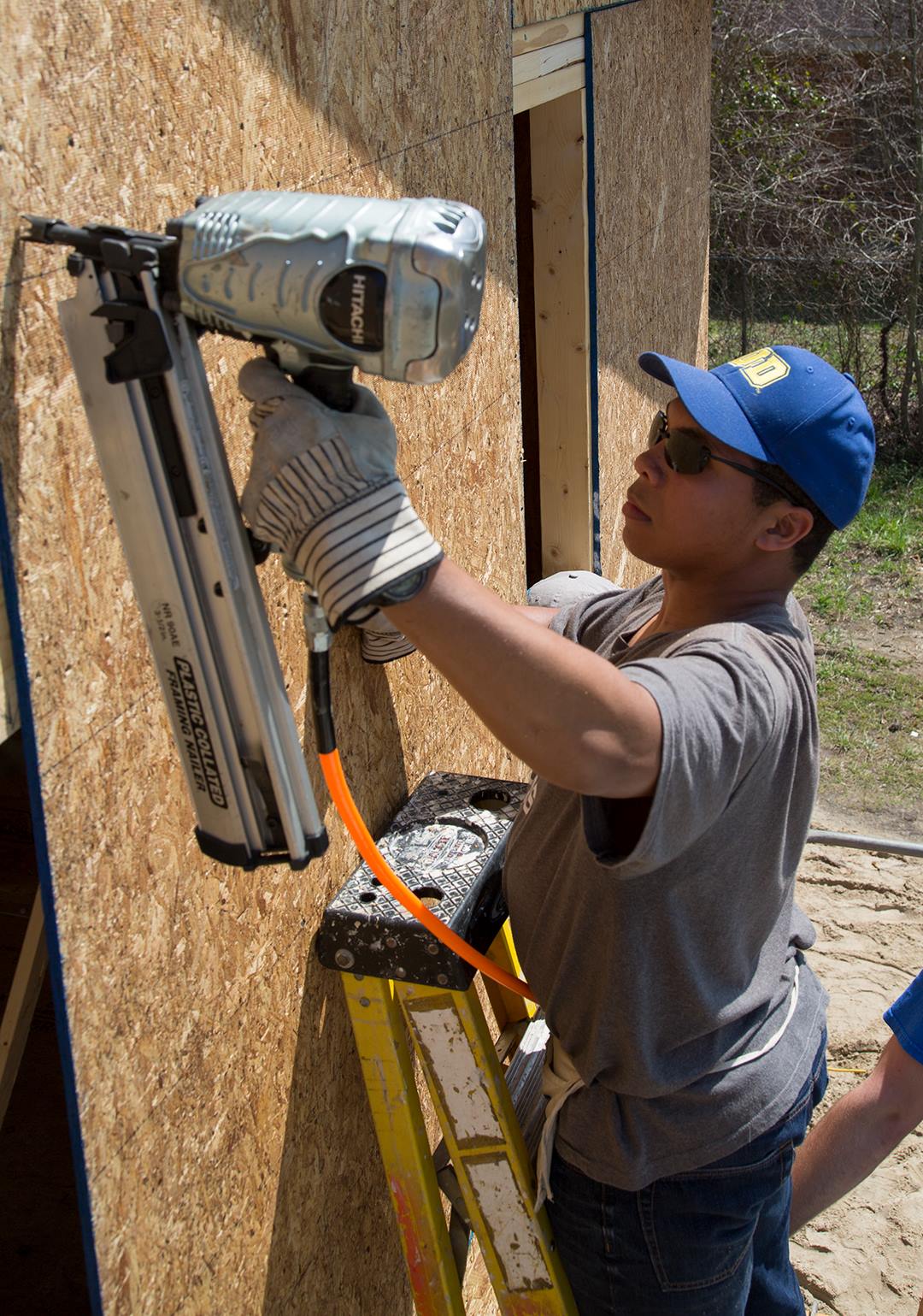A student participating in Habitat for Humanity