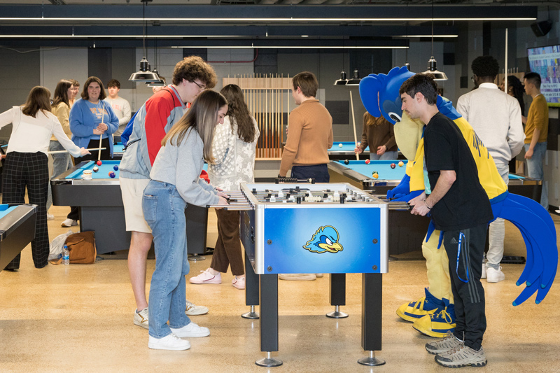 After a day of workshops and dialogue, participants in the SNF National Student Dialogue enjoyed some down time and camaraderie in UD’s Hen Zone in the Perkins Student Center.