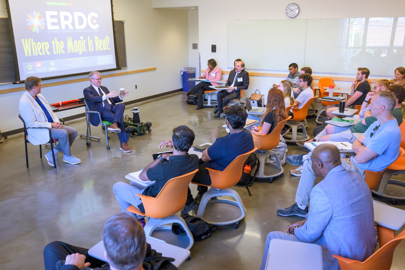 David Pittman (second from left) visited University of Delaware Prof. Art Trembanis’ graduate-level class on field robotics to explain why working with the Engineer Research and Development Center is a great option for engineers, scientists and many others. Pittman, who directs the Center for the U.S. Army Corps of Engineers, said ERDC is like Disney World for engineers, except “the magic is real.”