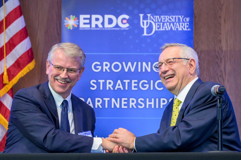 David Pittman (left), who directs the Engineer Research and Development Center (ERDC) for the U.S. Army Corps of Engineers, shakes hands with University of Delaware President Dennis Assanis after they signed a five-year Education Partnership Agreement.