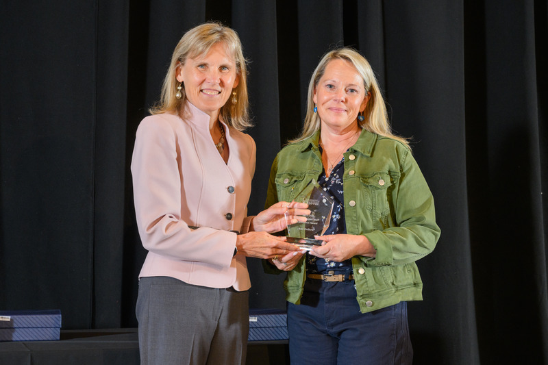 President Laura Carlson presents the Distinguished Staff Excellence Award to Amy Dolbow.
