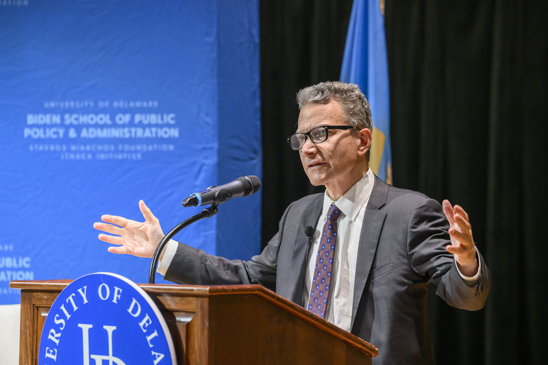 Constitutional scholar Jeffrey Rosen addressed an audience of faculty, staff and students at this month’s Presidential Shine the Light Series event, speaking on free speech and academic freedom. 